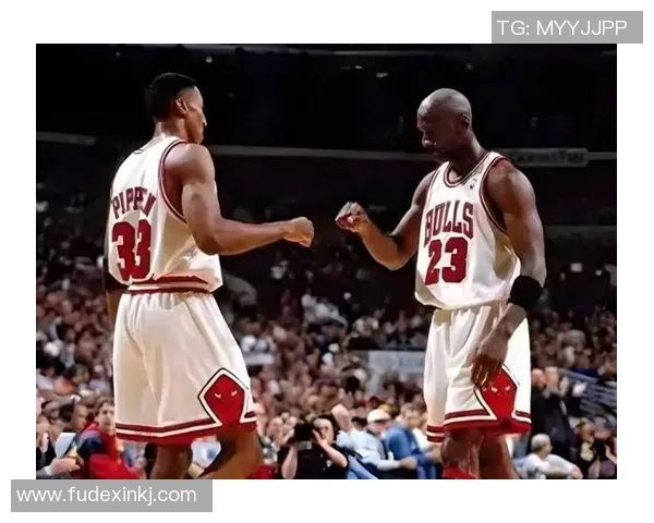 1997年公牛队对阵老鹰队乔丹精彩表现引领球队胜利回顾